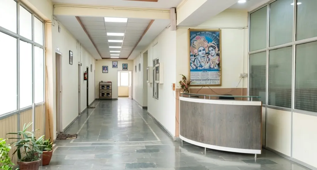 Reception and administrative corridor